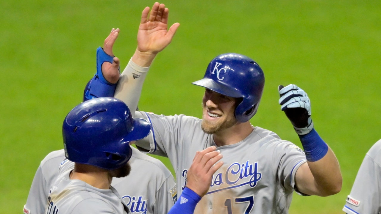 Dozier's grand slam completes Royals' ninth-inning comeback against Indians